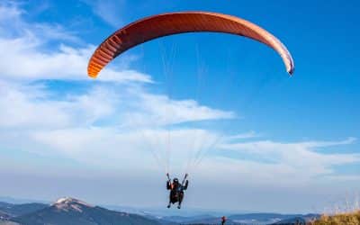 Comment bien choisir sa première voile de parapente : guide complet pour débutants par LocaWing